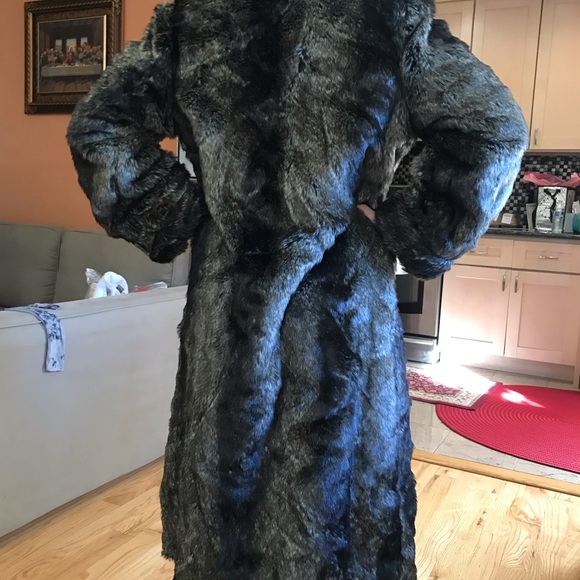 🔥SOLD🔥Beautiful Faux Fur Coat, Brand new - Picture 4 of 8